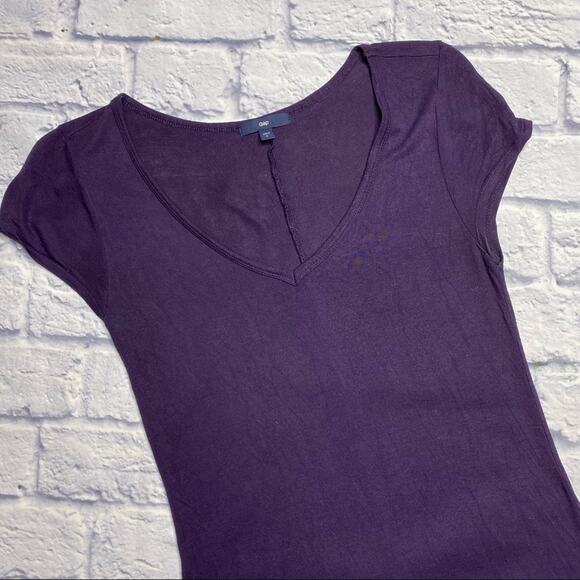 Gap Vneck in Deep Purple - Picture 2 of 6